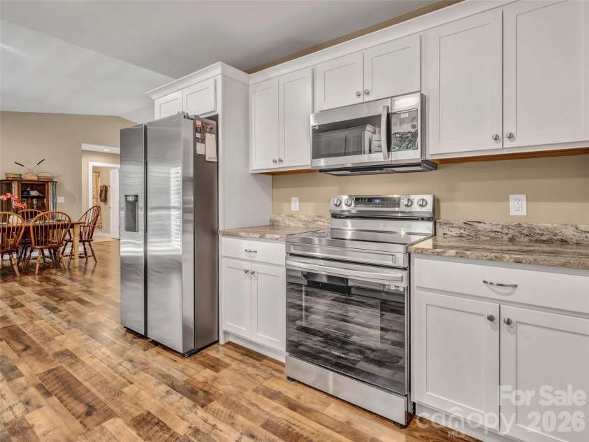 212 Walt Drive, Hendersonville, NC 28792.  MLS# CAR4299094, YatesRealty ID 7196. 