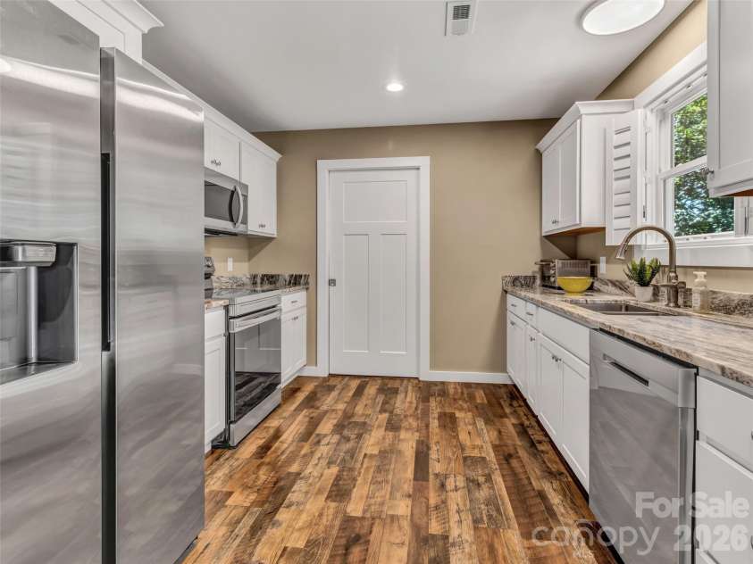 212 Walt Drive, Hendersonville, NC 28792.  MLS# CAR4299094, YatesRealty ID 7196. 