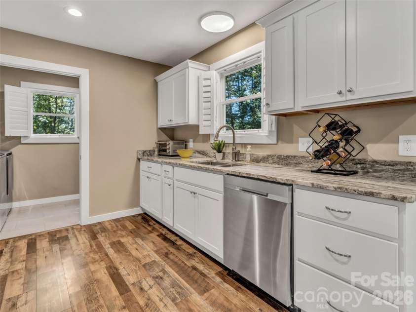 212 Walt Drive, Hendersonville, NC 28792.  MLS# CAR4299094, YatesRealty ID 7196. 