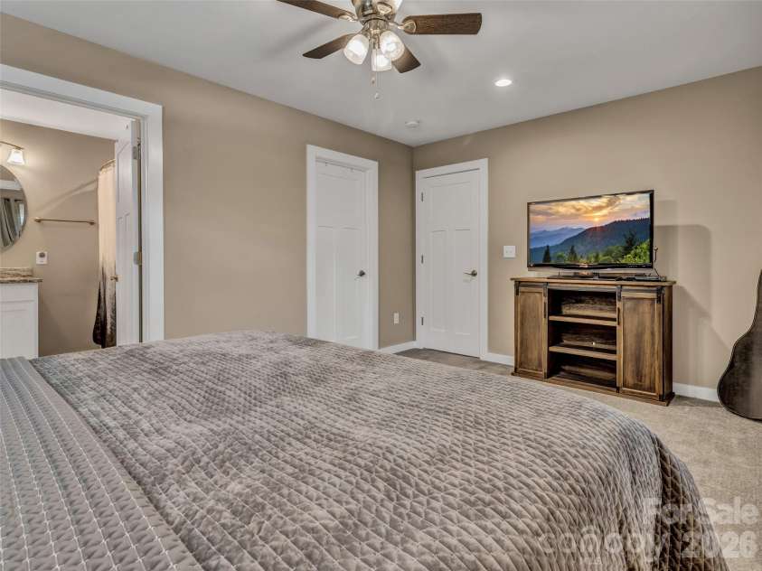 212 Walt Drive, Hendersonville, NC 28792.  MLS# CAR4299094, YatesRealty ID 7196. 