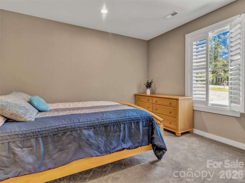 212 Walt Drive, Hendersonville, NC 28792.  MLS# CAR4299094, YatesRealty ID 7196. 