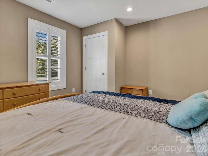 212 Walt Drive, Hendersonville, NC 28792.  MLS# CAR4299094, YatesRealty ID 7196. 