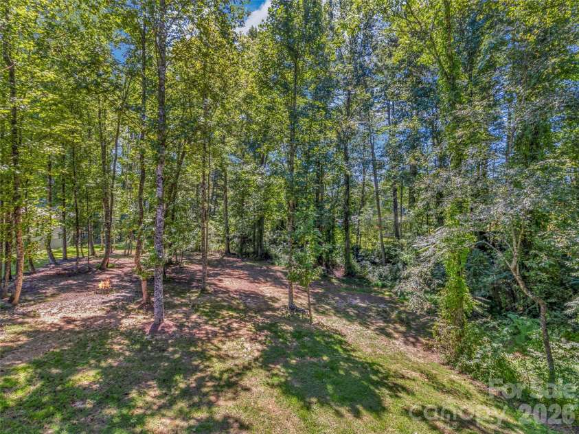 212 Walt Drive, Hendersonville, NC 28792.  MLS# CAR4299094, YatesRealty ID 7196. 