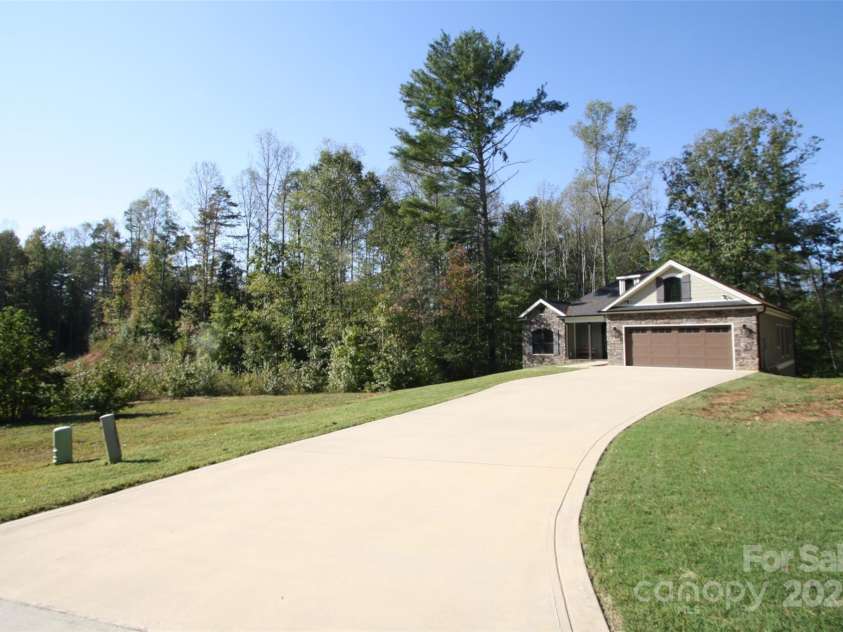309 Sassafras Court, Lenoir, NC 28645.  MLS# CAR4185279, YatesRealty ID 7196. 