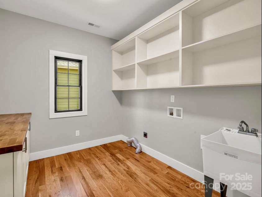 309 Sassafras Court, Lenoir, NC 28645.  MLS# CAR4316809, YatesRealty ID 7196. 