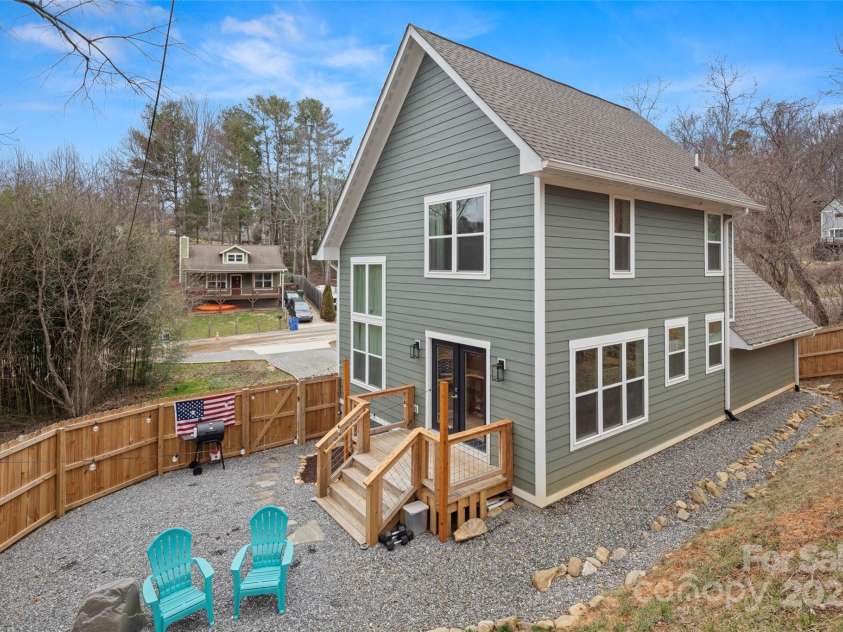 15 Hemlock Drive, Asheville, NC 28806.  MLS# CAR4232491, YatesRealty ID 7197. 