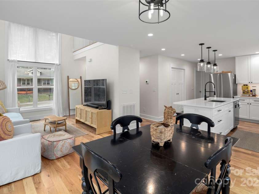 15 Hemlock Drive, Asheville, NC 28806.  MLS# CAR4232491, YatesRealty ID 7197. Seamlessly connected living, dining, kitchen for easy living and entertainment
