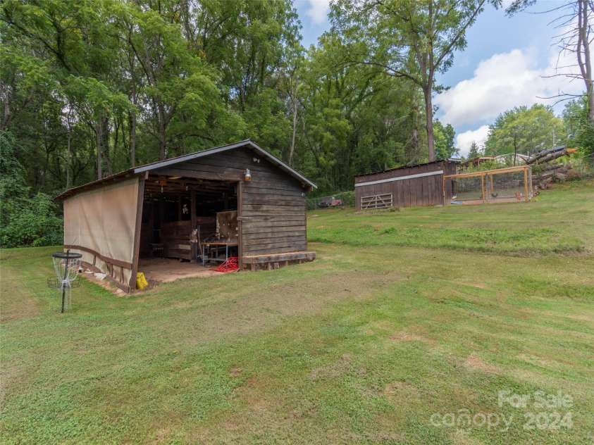 578 Hilltop Farm Road, Canton, NC 28716.  MLS# CAR4171988, YatesRealty ID 720. 