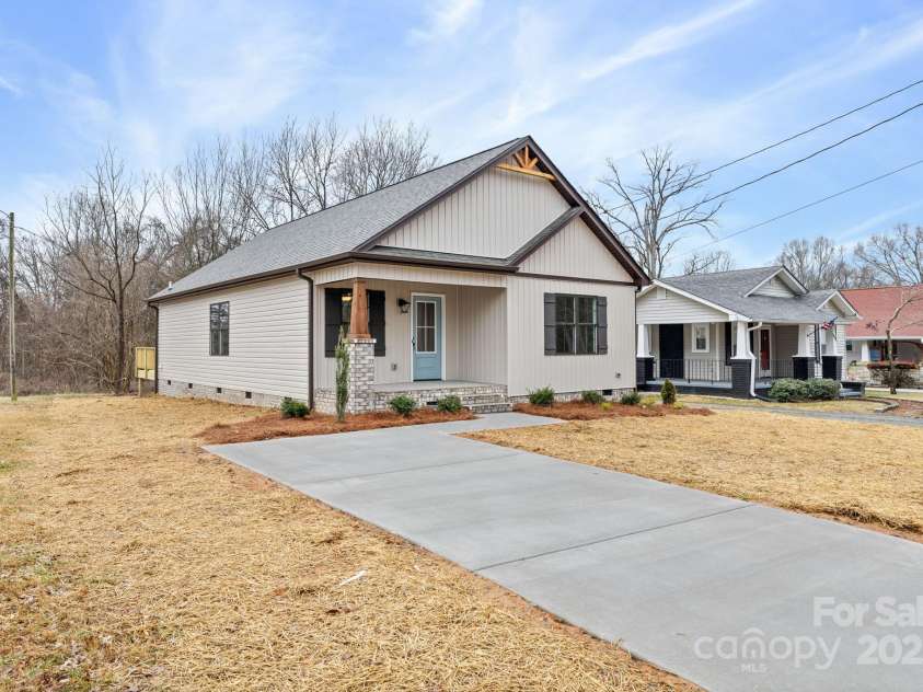 1007 Wentworth Street, Reidsville, NC 27320.  MLS# CAR4233133, YatesRealty ID 7200. 