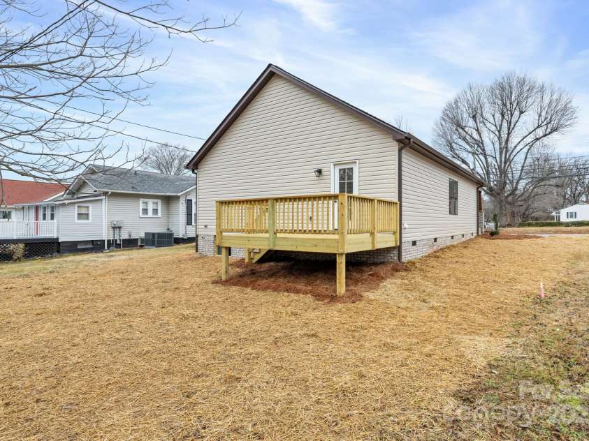 1007 Wentworth Street, Reidsville, NC 27320.  MLS# CAR4233133, YatesRealty ID 7200. 