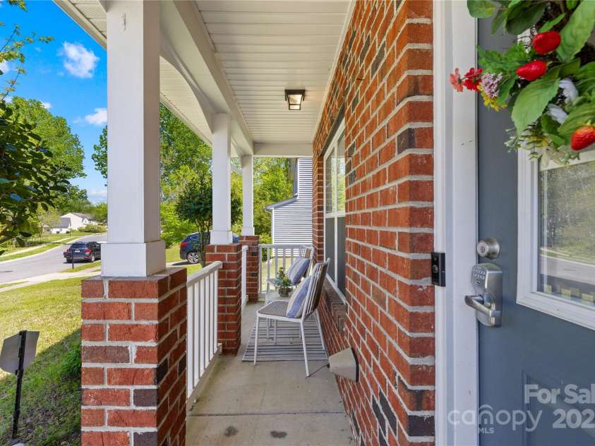 2115 Sonoma Valley Drive, Charlotte, NC 28214.  MLS# CAR4247559, YatesRealty ID 7201. 