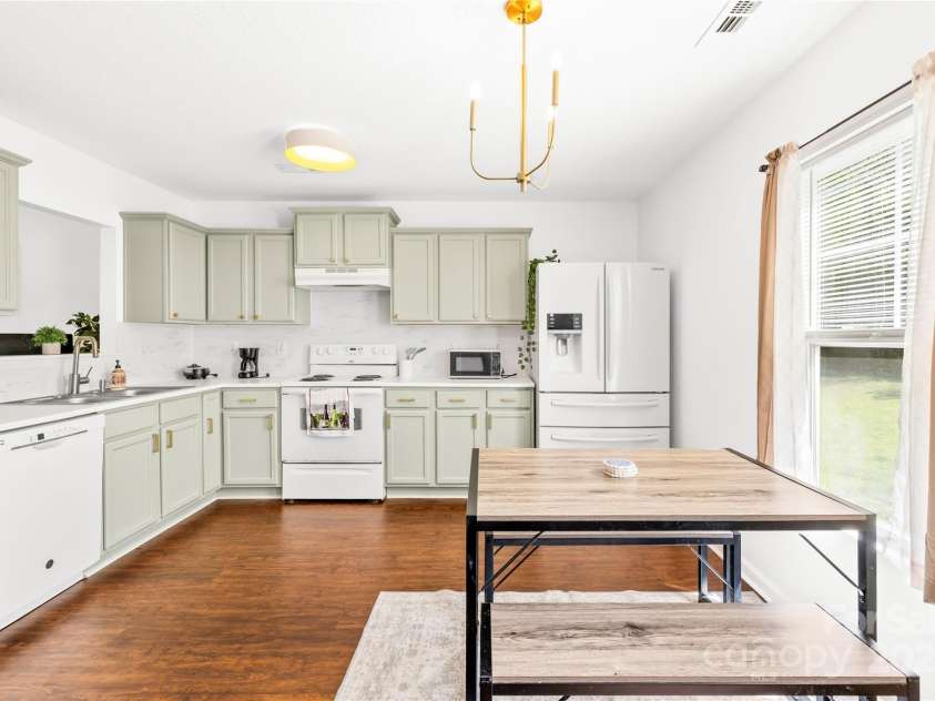 2115 Sonoma Valley Drive, Charlotte, NC 28214.  MLS# CAR4247559, YatesRealty ID 7201. 