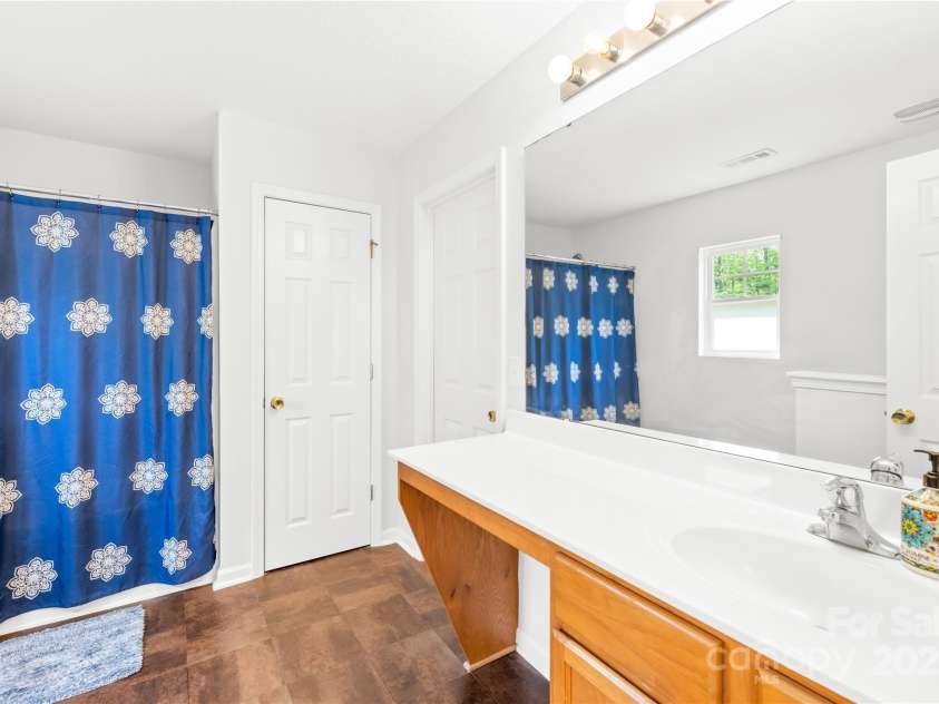 2115 Sonoma Valley Drive, Charlotte, NC 28214.  MLS# CAR4247559, YatesRealty ID 7201. 