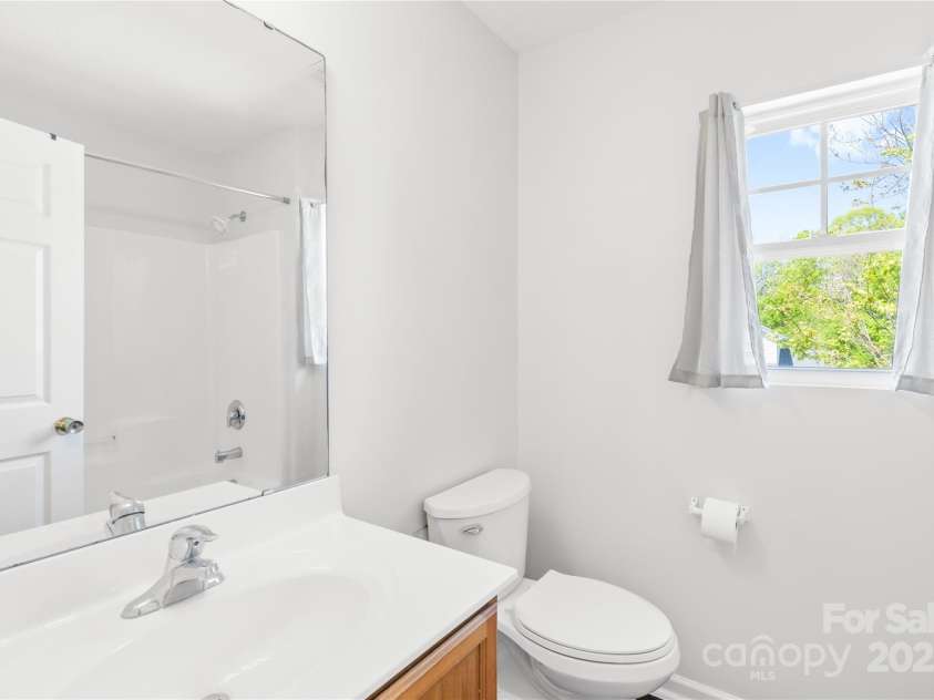 2115 Sonoma Valley Drive, Charlotte, NC 28214.  MLS# CAR4247559, YatesRealty ID 7201. 