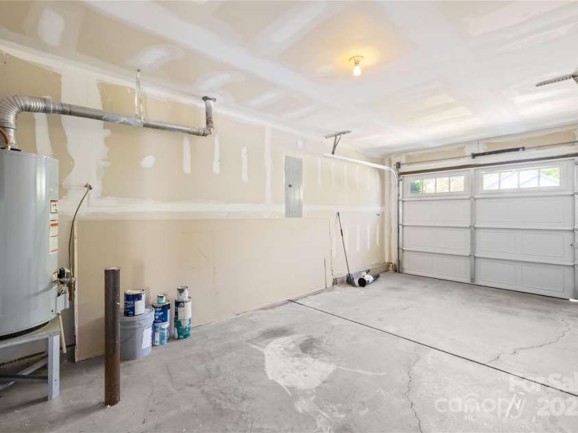 2115 Sonoma Valley Drive, Charlotte, NC 28214.  MLS# CAR4247559, YatesRealty ID 7201. 