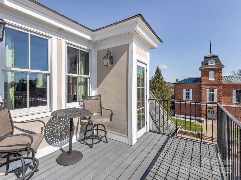 23 Broad Street, Brevard, NC 28712.  MLS# CAR4234040, YatesRealty ID 7202. 