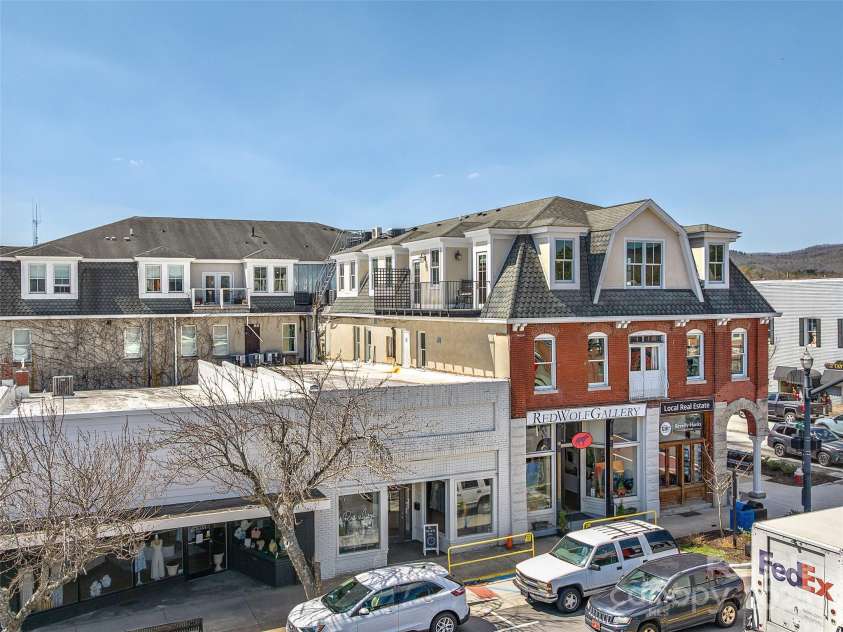 23 Broad Street, Brevard, NC 28712.  MLS# CAR4234040, YatesRealty ID 7202. 