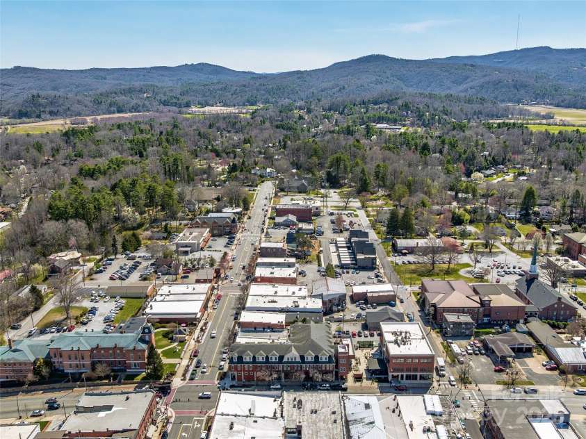 23 Broad Street, Brevard, NC 28712.  MLS# CAR4234040, YatesRealty ID 7202. 