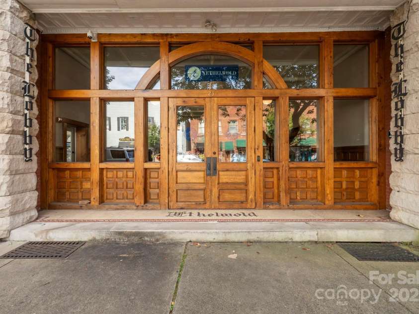 23 Broad Street, Brevard, NC 28712.  MLS# CAR4296466, YatesRealty ID 7202. 