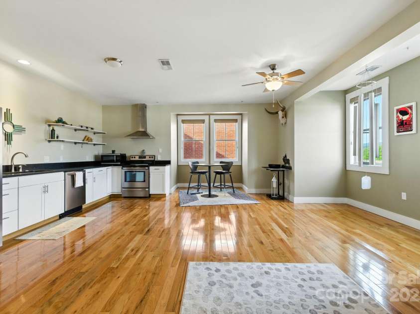 23 Broad Street, Brevard, NC 28712.  MLS# CAR4296466, YatesRealty ID 7202. 