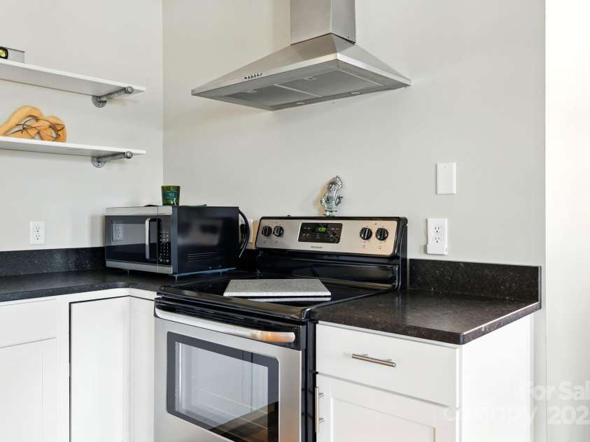 23 Broad Street, Brevard, NC 28712.  MLS# CAR4296466, YatesRealty ID 7202. 