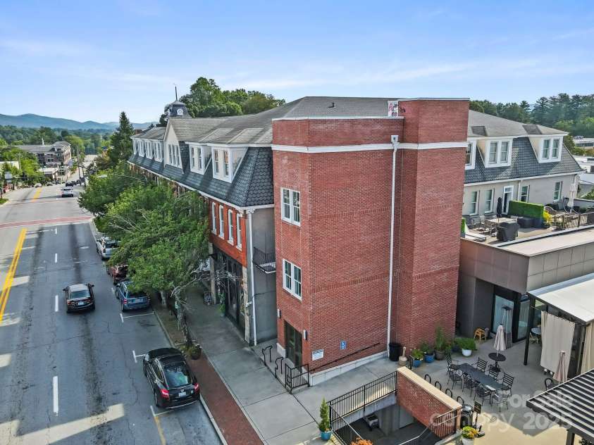 23 Broad Street, Brevard, NC 28712.  MLS# CAR4296466, YatesRealty ID 7202. 