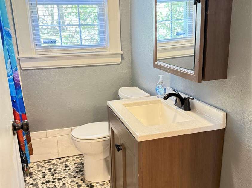 316 Sharon Avenue, Lenoir, NC 28645.  MLS# CAR4361436, YatesRealty ID 7202. Bath