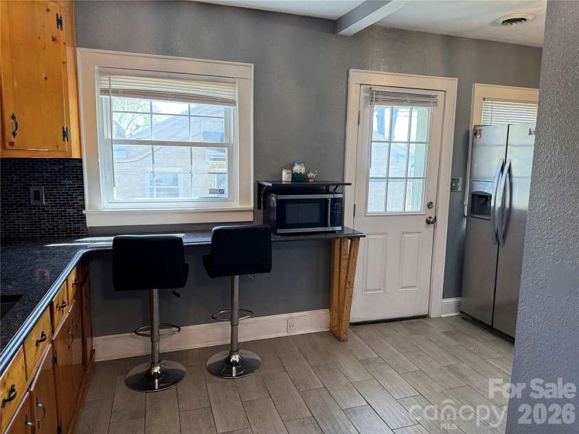 316 Sharon Avenue, Lenoir, NC 28645.  MLS# CAR4361436, YatesRealty ID 7202. Breakfast Bar