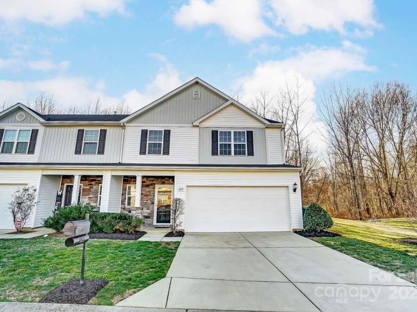 129 Woodbridge Circle, Mount Holly, NC 28120.  MLS# CAR4220719, YatesRealty ID 7203. 