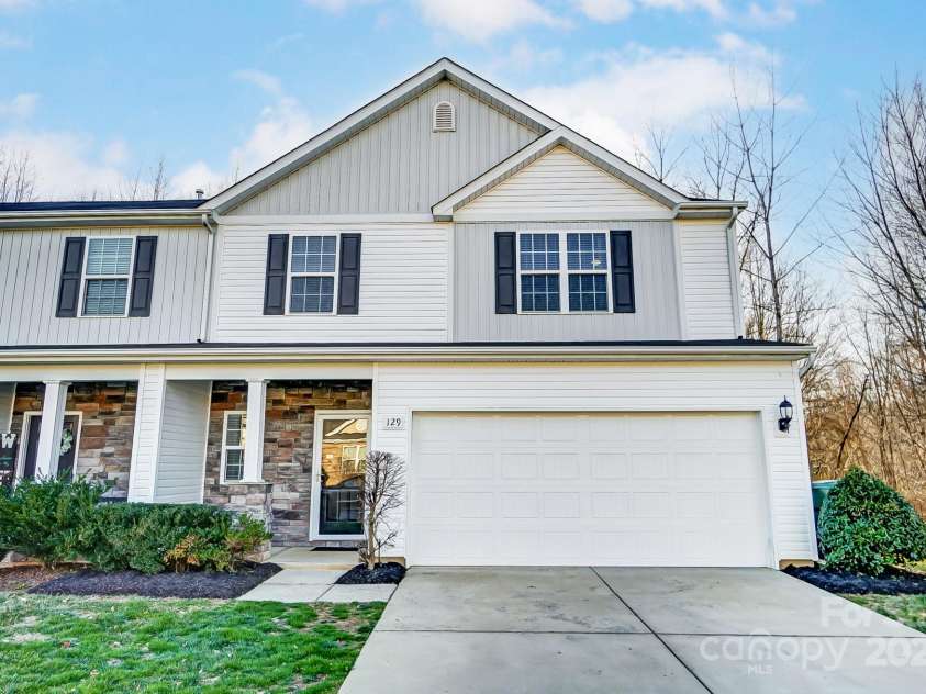 129 Woodbridge Circle, Mount Holly, NC 28120.  MLS# CAR4220719, YatesRealty ID 7203. 