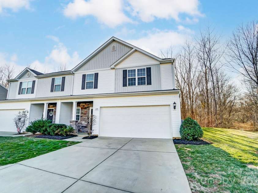 129 Woodbridge Circle, Mount Holly, NC 28120.  MLS# CAR4220719, YatesRealty ID 7203. 