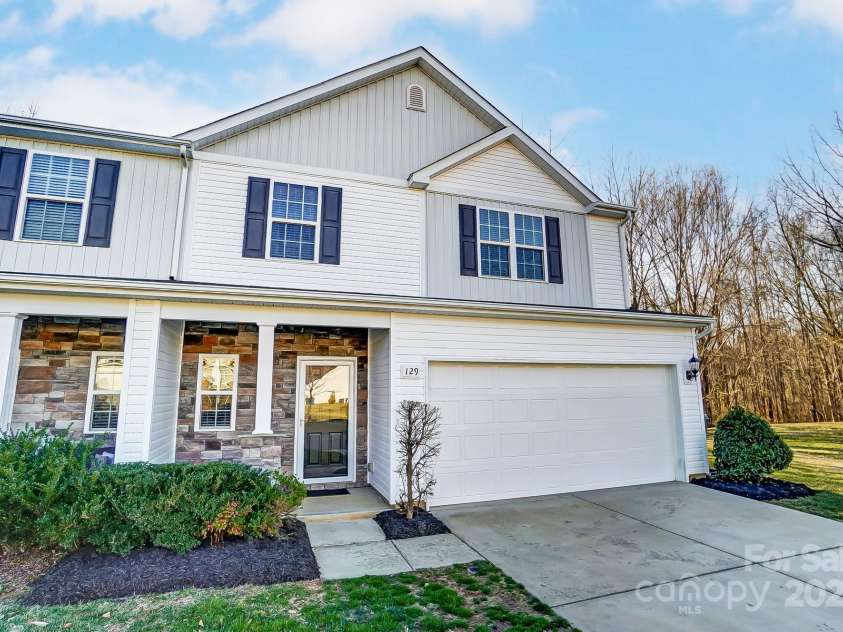 129 Woodbridge Circle, Mount Holly, NC 28120.  MLS# CAR4220719, YatesRealty ID 7203. 