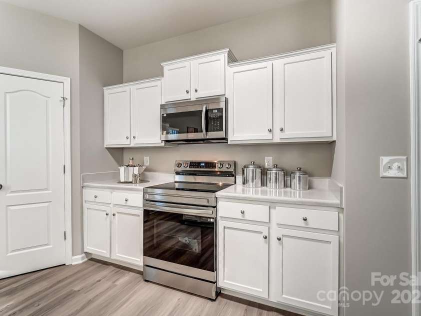 129 Woodbridge Circle, Mount Holly, NC 28120.  MLS# CAR4220719, YatesRealty ID 7203. 