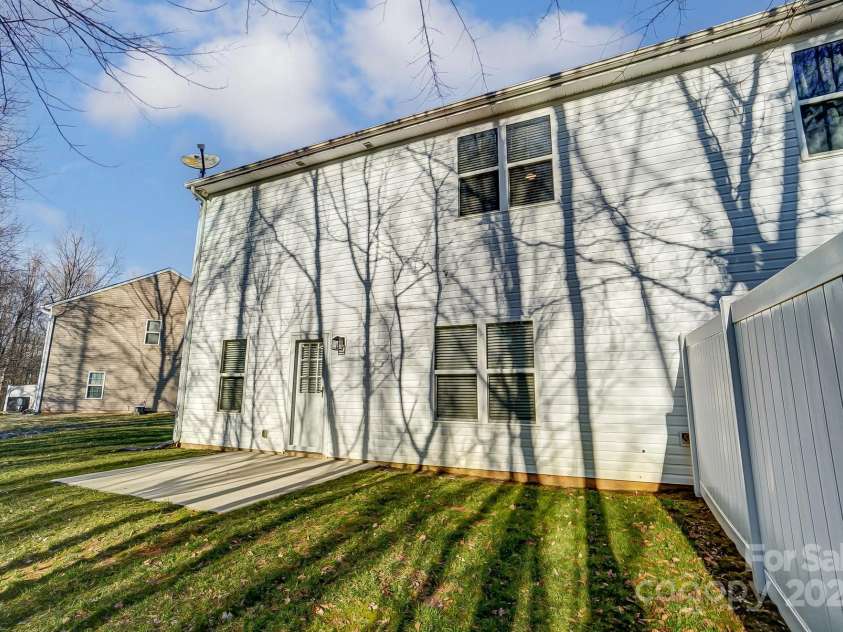 129 Woodbridge Circle, Mount Holly, NC 28120.  MLS# CAR4220719, YatesRealty ID 7203. 