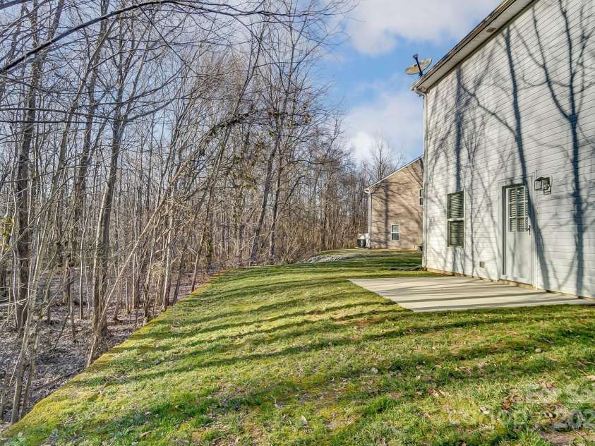 129 Woodbridge Circle, Mount Holly, NC 28120.  MLS# CAR4220719, YatesRealty ID 7203. 