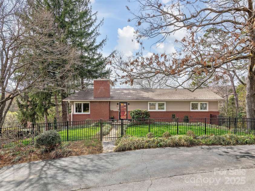 261 White Pine Drive, Asheville, NC 28805.  MLS# CAR4238315, YatesRealty ID 7204. 