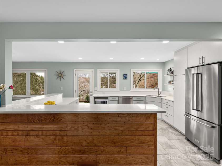 261 White Pine Drive, Asheville, NC 28805.  MLS# CAR4238315, YatesRealty ID 7204. 