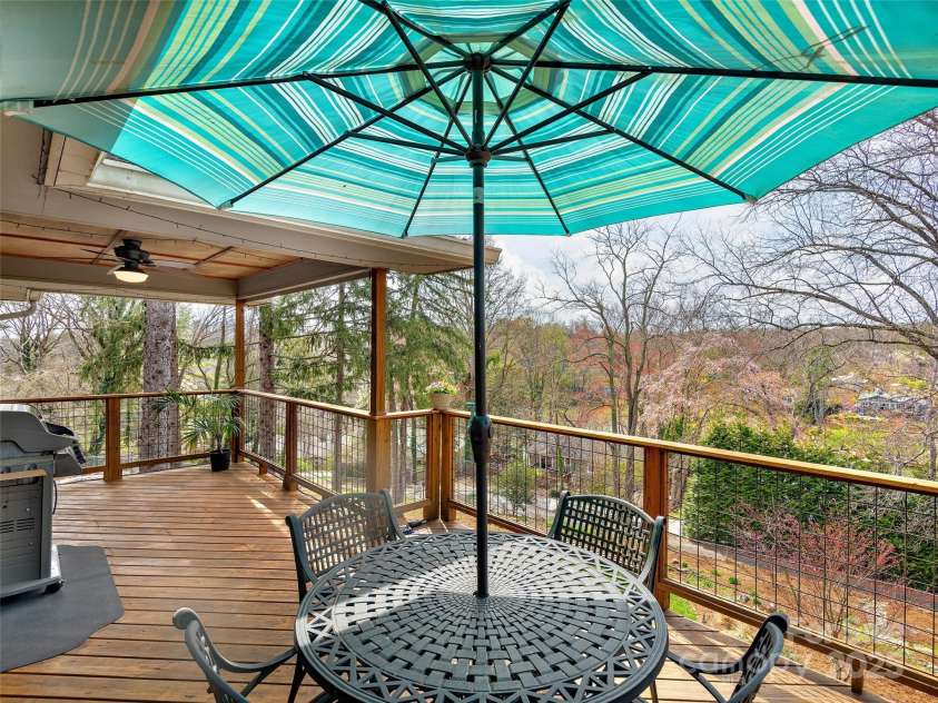 261 White Pine Drive, Asheville, NC 28805.  MLS# CAR4238315, YatesRealty ID 7204. 