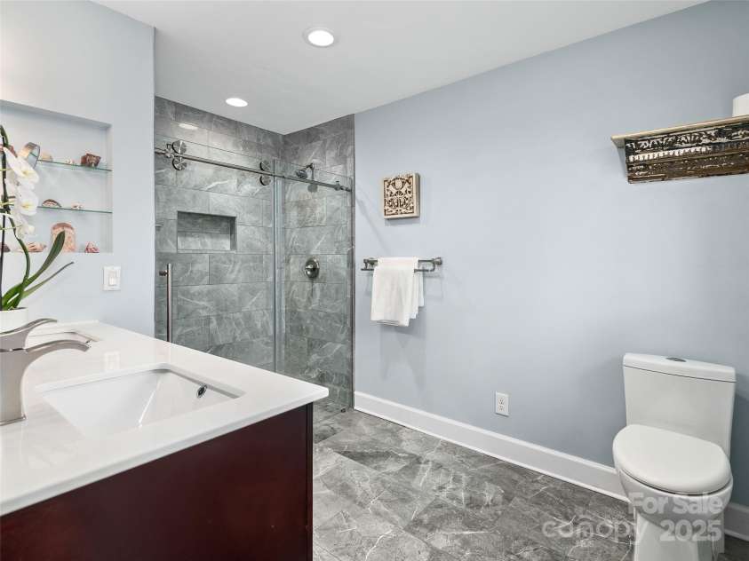 261 White Pine Drive, Asheville, NC 28805.  MLS# CAR4238315, YatesRealty ID 7204. 