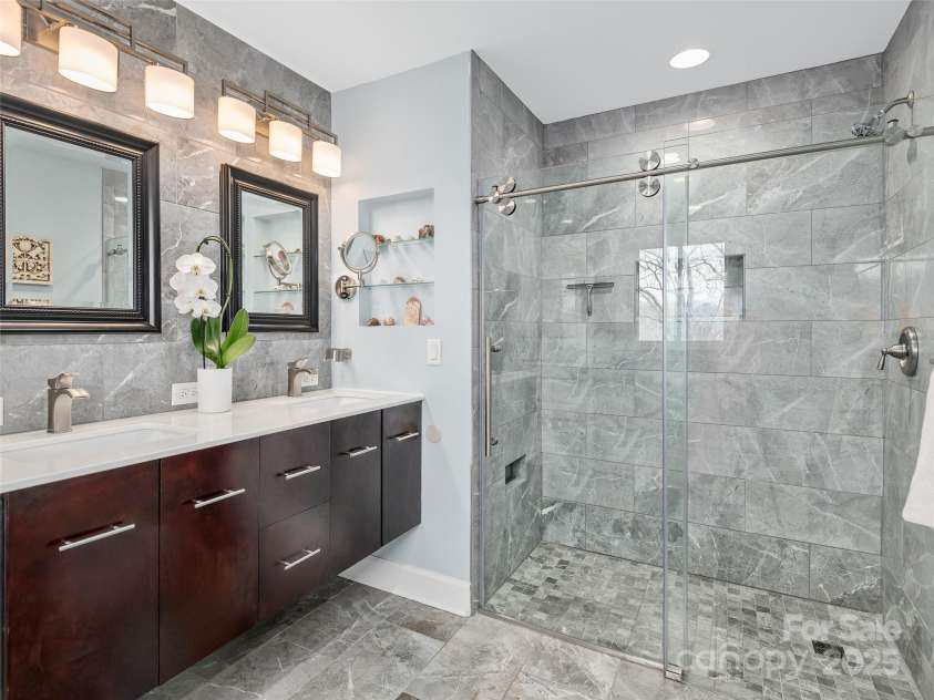 261 White Pine Drive, Asheville, NC 28805.  MLS# CAR4238315, YatesRealty ID 7204. 