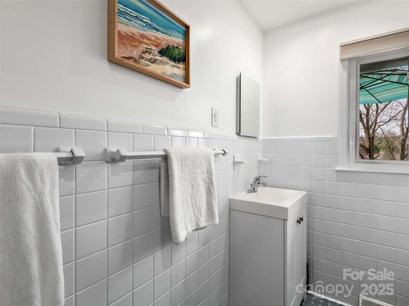 261 White Pine Drive, Asheville, NC 28805.  MLS# CAR4238315, YatesRealty ID 7204. 