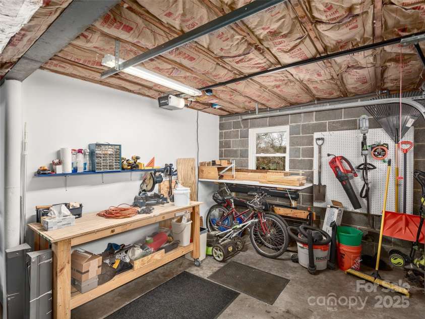 261 White Pine Drive, Asheville, NC 28805.  MLS# CAR4238315, YatesRealty ID 7204. 