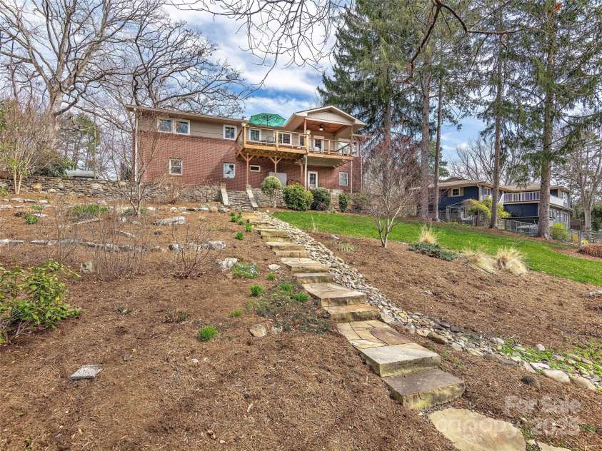 261 White Pine Drive, Asheville, NC 28805.  MLS# CAR4238315, YatesRealty ID 7204. 