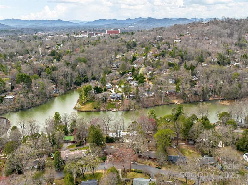 261 White Pine Drive, Asheville, NC 28805.  MLS# CAR4238315, YatesRealty ID 7204. 