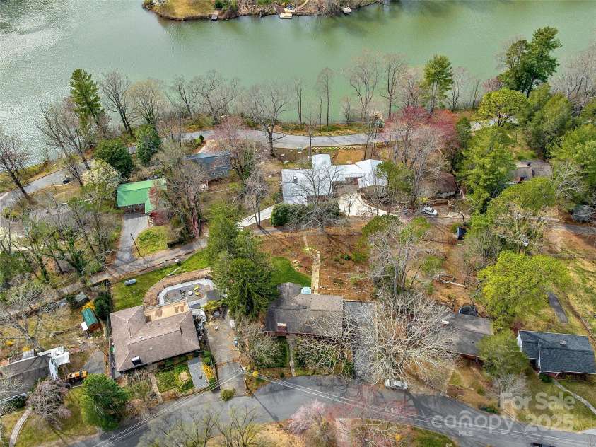 261 White Pine Drive, Asheville, NC 28805.  MLS# CAR4238315, YatesRealty ID 7204. 