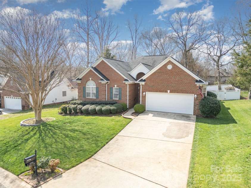 2713 Firethorn Court, Gastonia, NC 28056.  MLS# CAR4232566, YatesRealty ID 7206. 
