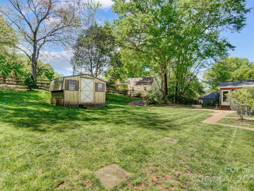 2221 Hamilton Mill Road, Charlotte, NC 28270.  MLS# CAR4245351, YatesRealty ID 7207. 