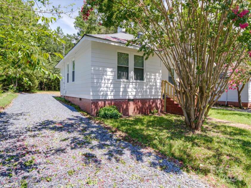 450 Cherry Street, Wadesboro, NC 28170.  MLS# CAR4174298, YatesRealty ID 7208. 