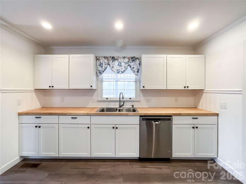 819 Triple Creek Road, Mount Croghan, SC 29727.  MLS# CAR4361115, YatesRealty ID 7208. 