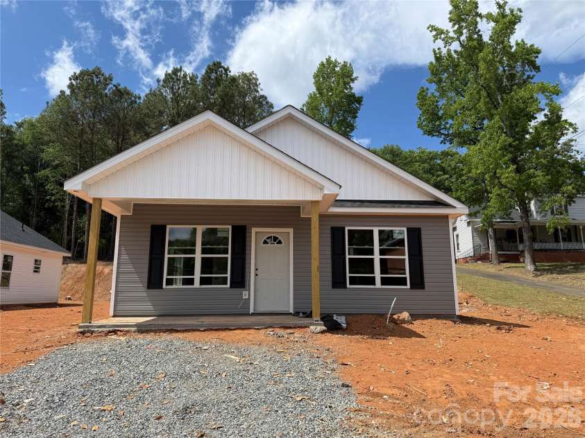 509 Washington Street, Wadesboro, NC 28170.  MLS# CAR4376280, YatesRealty ID 7210. 